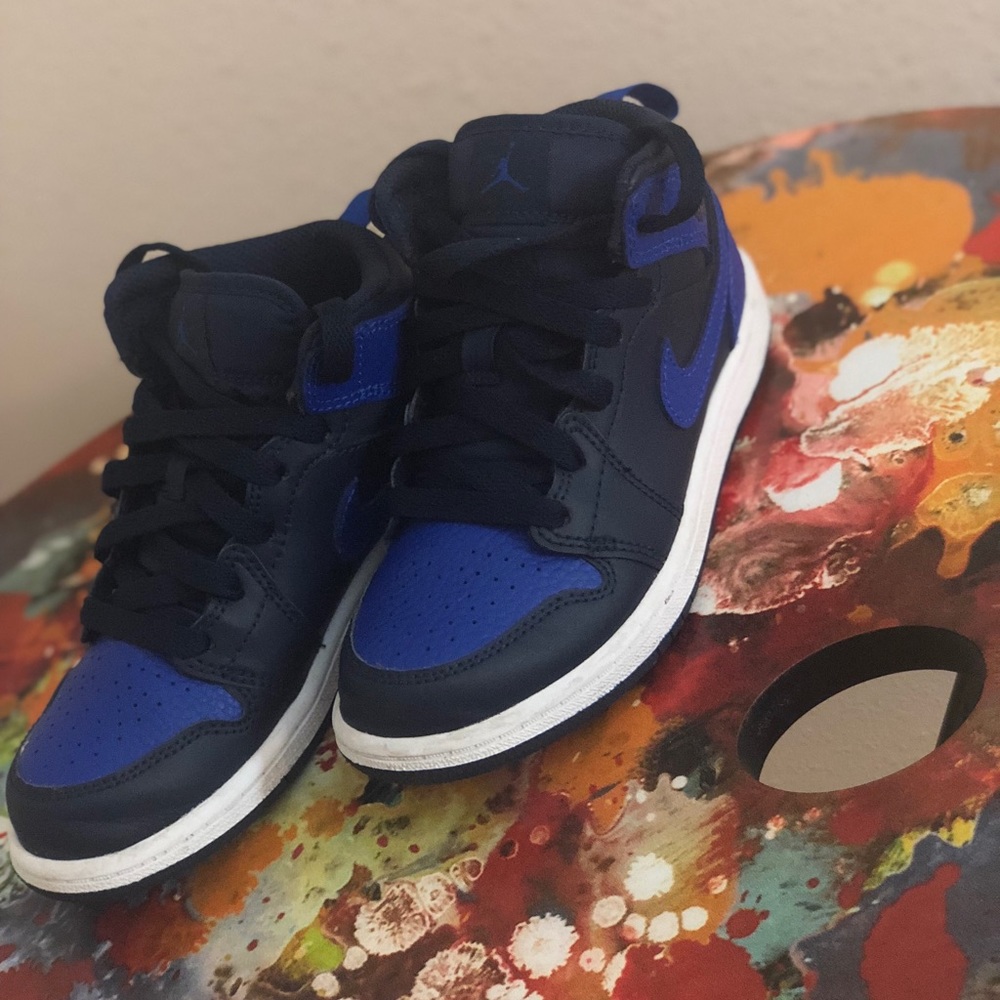 Boys Jordan 1 Mid *size 13*